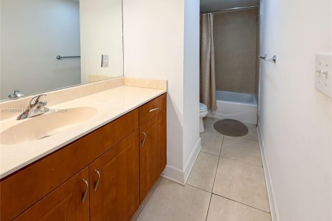 Condo in Miami Beach, Florida, 1 bedroom  № 1431386 - photo 11