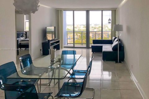 Condo in Miami Beach, Florida, 1 bedroom  № 1431386 - photo 1