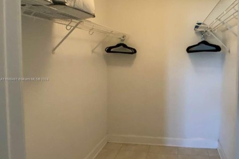 Condo in Miami Beach, Florida, 1 bedroom  № 1431386 - photo 15