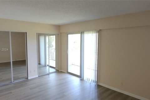 Condominio en venta en Pembroke Pines, Florida, 1 dormitorio, 75.34 m2 № 1119779 - foto 24