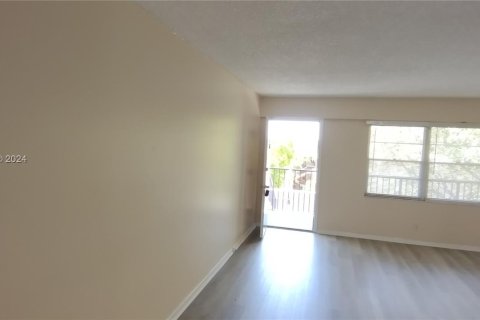 Condominio en venta en Pembroke Pines, Florida, 1 dormitorio, 75.34 m2 № 1119779 - foto 16