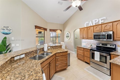 House in Cape Coral, Florida 3 bedrooms № 1119730 - photo 7