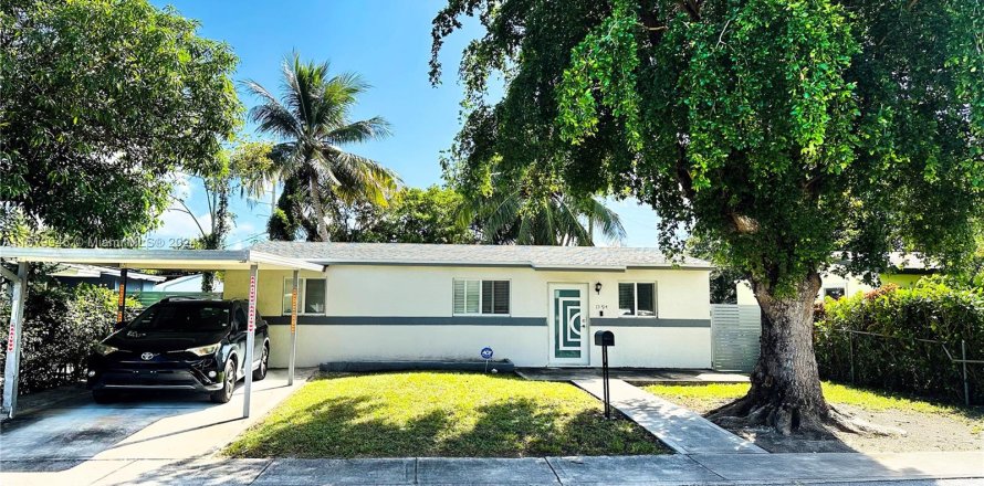 Casa en North Miami Beach, Florida 3 dormitorios, 83.61 m2 № 1409276