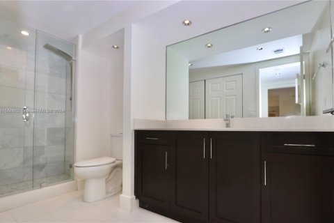 Condo in Aventura, Florida, 2 bedrooms  № 1181435 - photo 23