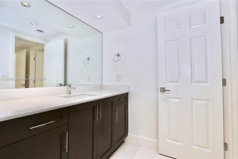 Condo in Aventura, Florida, 2 bedrooms  № 1181435 - photo 26