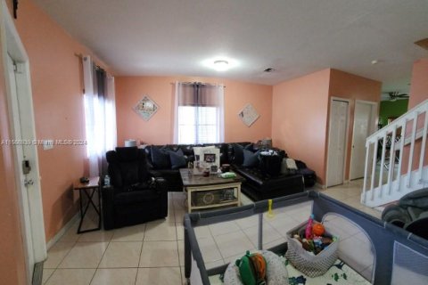 Townhouse in Homestead, Florida 3 bedrooms, 141.03 sq.m. № 1119251 - photo 10