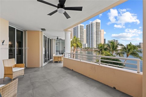 Condominio en venta en Miami, Florida, 2 dormitorios, 172.33 m2 № 1365560 - foto 4