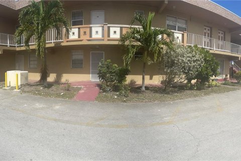 Condominio en venta en Miami Gardens, Florida, 1 dormitorio, 67.82 m2 № 1100557 - foto 2