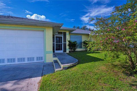 House in Punta Gorda, Florida 3 bedrooms, 190.73 sq.m. № 1362985 - photo 6