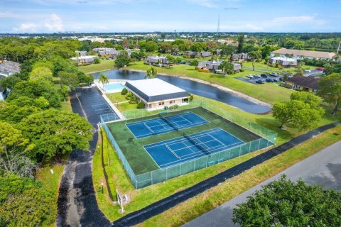 Townhouse in Boynton Beach, Florida 2 bedrooms, 136.75 sq.m. № 1099883 - photo 2