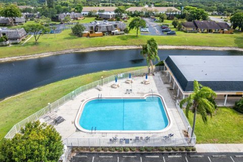 Adosado en venta en Boynton Beach, Florida, 2 dormitorios, 136.75 m2 № 1099883 - foto 4