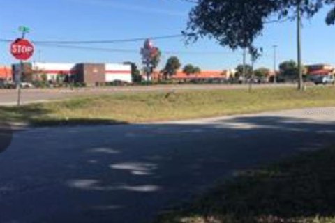 Propiedad comercial en venta en New Port Richey, Florida, 89.93 m2 № 1363353 - foto 4