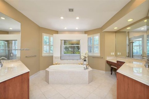 Villa ou maison à vendre à Pembroke Pines, Floride: 5 chambres, 396.69 m2 № 1367416 - photo 21