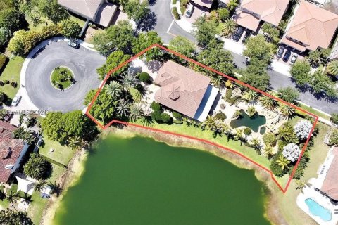 Villa ou maison à vendre à Pembroke Pines, Floride: 5 chambres, 396.69 m2 № 1367416 - photo 1