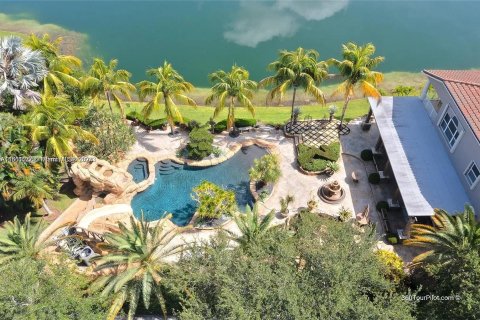 Villa ou maison à vendre à Pembroke Pines, Floride: 5 chambres, 396.69 m2 № 1367416 - photo 3