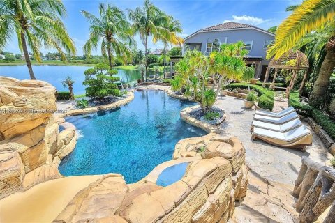 Villa ou maison à vendre à Pembroke Pines, Floride: 5 chambres, 396.69 m2 № 1367416 - photo 4