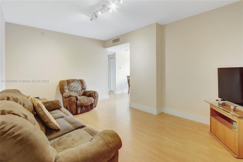 Condo in Miami, Florida, 2 bedrooms  № 1367370 - photo 2