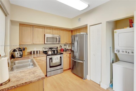 Condo in Miami, Florida, 2 bedrooms  № 1367370 - photo 5