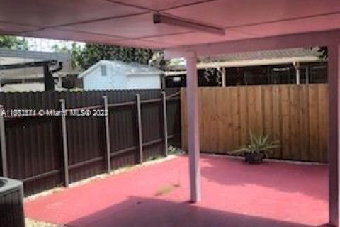 Townhouse in Miami, Florida 3 bedrooms, 103.12 sq.m. № 1367418 - photo 10