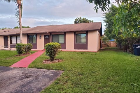 Touwnhouse à louer à Miami, Floride: 3 chambres, 103.12 m2 № 1367418 - photo 1