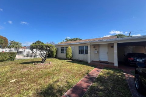 Villa ou maison à vendre à Miami, Floride: 2 chambres, 95.41 m2 № 1366989 - photo 1