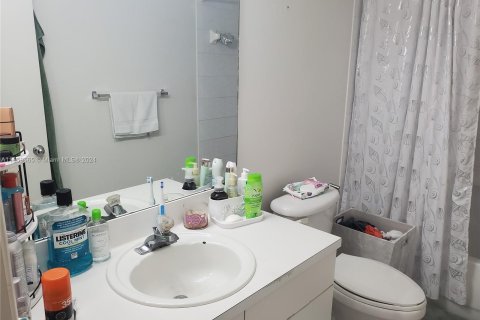 Condo in Miami, Florida, 2 bedrooms  № 1366991 - photo 12