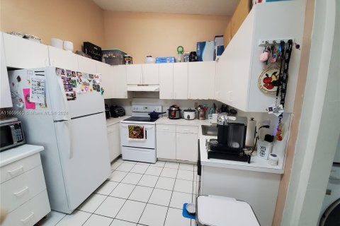 Condo in Miami, Florida, 2 bedrooms  № 1366991 - photo 4