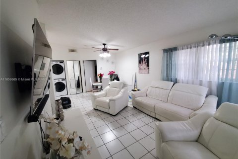 Copropriété à vendre à Miami, Floride: 2 chambres, 81.75 m2 № 1366991 - photo 1