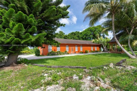 House in Miami, Florida 3 bedrooms, 178.37 sq.m. № 1366990 - photo 3