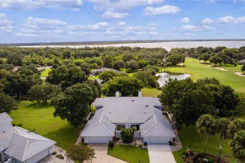 Touwnhouse à vendre à Lady Lake, Floride: 3 chambres, 203.46 m2 № 1363649 - photo 1