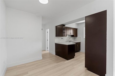 Casa en venta en Miami, Florida, 3 dormitorios № 1368717 - foto 11