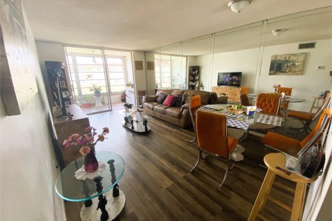 Condo in Sunrise, Florida, 1 bedroom  № 1182231 - photo 25