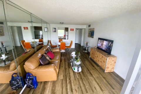 Condo in Sunrise, Florida, 1 bedroom  № 1182231 - photo 24