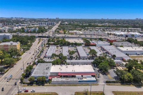 Propiedad comercial en venta en Hollywood, Florida № 868163 - foto 1