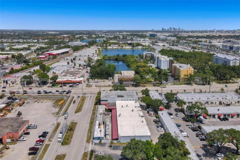 Propiedad comercial en venta en Hollywood, Florida № 868163 - foto 16