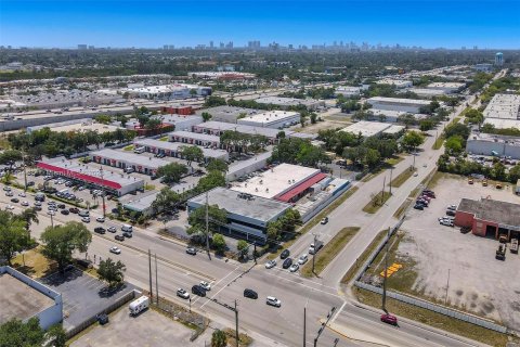 Propiedad comercial en venta en Hollywood, Florida № 868163 - foto 3