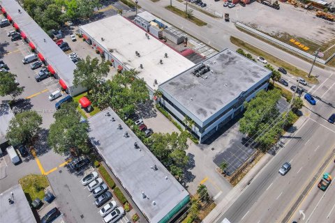 Propiedad comercial en venta en Hollywood, Florida № 868163 - foto 12