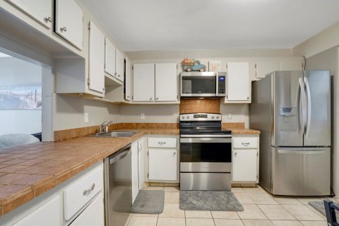 Condo in Fort Lauderdale, Florida, 1 bedroom  № 954812 - photo 13