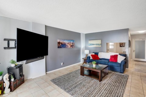 Condo in Fort Lauderdale, Florida, 1 bedroom  № 954812 - photo 3