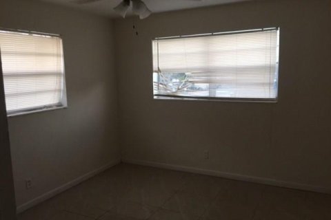 Immobilier commercial à vendre à Lauderhill, Floride: 222.97 m2 № 954777 - photo 13