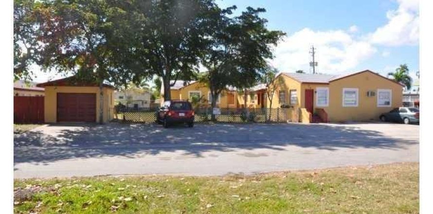 Commercial property in Lauderhill, Florida 222.97 sq.m. № 954777