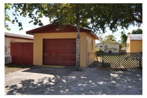 Commercial property in Lauderhill, Florida 222.97 sq.m. № 954777 - photo 2