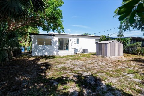 House in Oakland Park, Florida 2 bedrooms, 76.92 sq.m. № 1370329 - photo 11