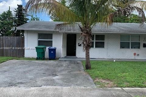 Touwnhouse à louer à Lauderhill, Floride: 2 chambres, 163.23 m2 № 1370331 - photo 2