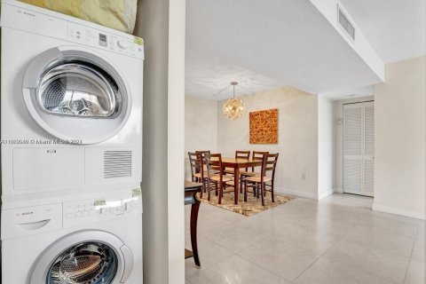 Copropriété à louer à Coral Gables, Floride: 2 chambres, 104.89 m2 № 1370333 - photo 14