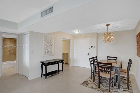 Copropriété à louer à Coral Gables, Floride: 2 chambres, 104.89 m2 № 1370333 - photo 12