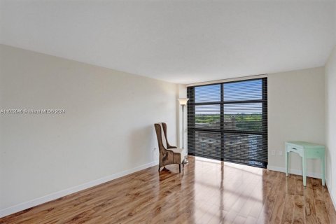 Condo in Coral Gables, Florida, 2 bedrooms  № 1370333 - photo 22