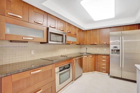 Condominio en alquiler en Coral Gables, Florida, 2 dormitorios, 104.89 m2 № 1370333 - foto 10