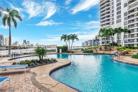 Copropriété à vendre à Aventura, Floride: 2 chambres, 126.81 m2 № 1370334 - photo 4