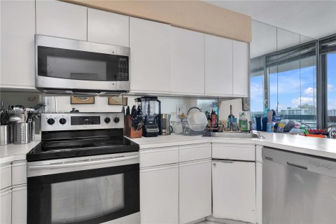 Condo in Aventura, Florida, 2 bedrooms  № 1370334 - photo 29